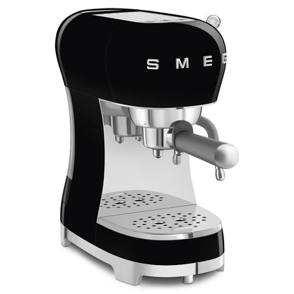 ماكينة قهوة إسبريسو من SMEG