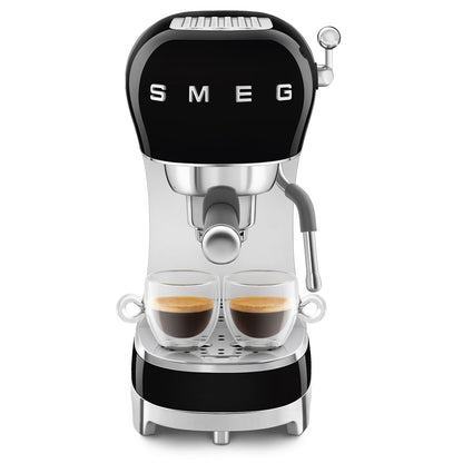 ماكينة قهوة إسبريسو من SMEG