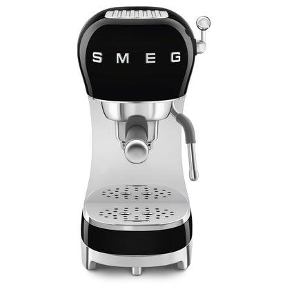 ماكينة قهوة إسبريسو من SMEG