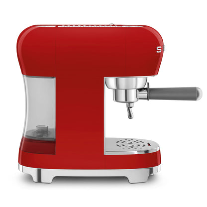 ماكينة قهوة إسبريسو من SMEG