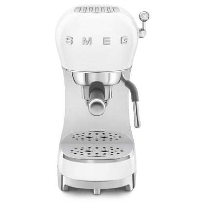 ماكينة قهوة إسبريسو من SMEG